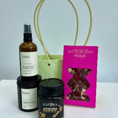 WARM HOME & SWEET TREATS GIFT PACK