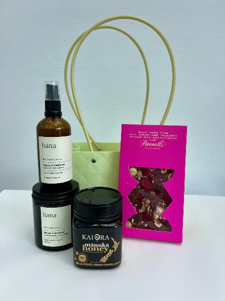 WARM HOME & SWEET TREATS GIFT PACK