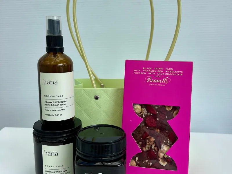 WARM HOME & SWEET TREATS GIFT PACK