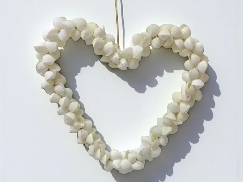 COASTAL HANGING SHELL HEART LARGE