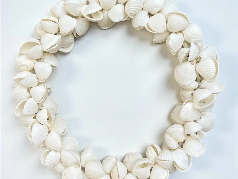 SHELL WREATH SMALL WHITE