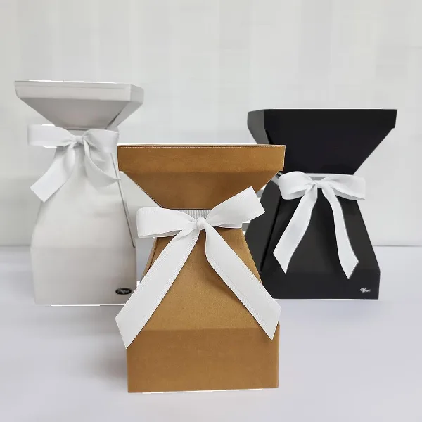 Vox - a cardboard vase for flower bouquets