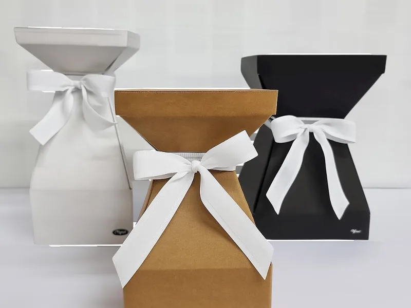 Vox - a cardboard vase for flower bouquets