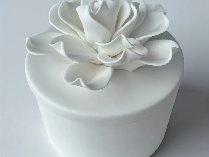 WHITE PORCELAIN FLOWER VESSEL